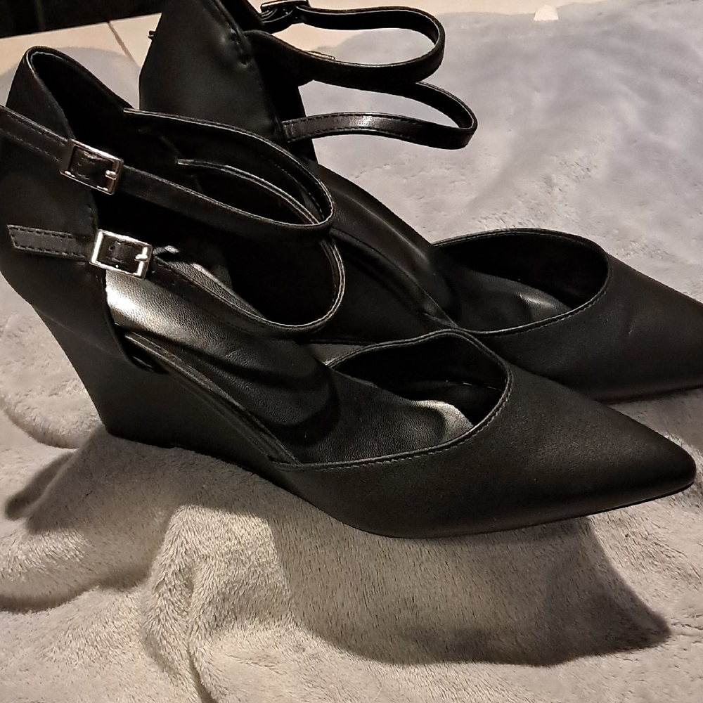 Elegant Black Wedge Heels